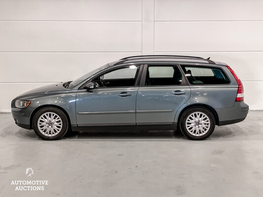 Volvo V50 2.4 Momentum 140pk 2004, 07-PG-KZ