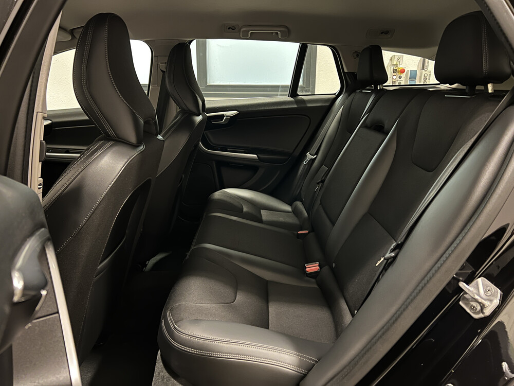 Volvo V60 D6 Twin Engine Momentum Plug-In Hybrid 220PS 2015 -Orig. NL-, GL-392-H.