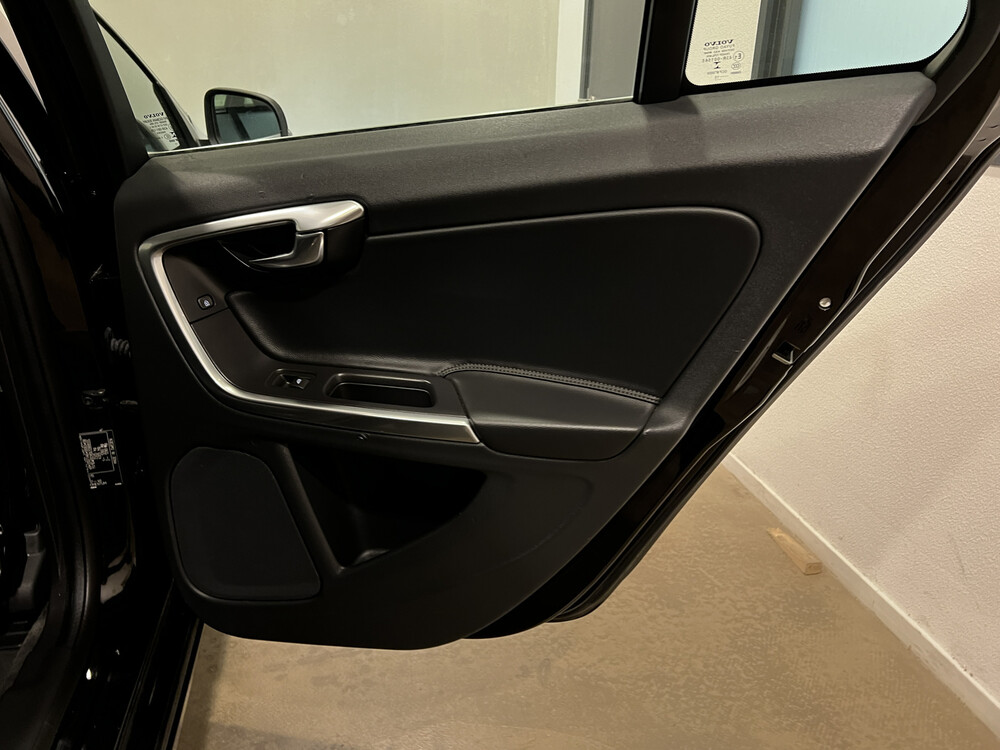 Volvo V60 D6 Twin Engine Momentum Plug-In Hybrid 220PS 2015 -Orig. NL-, GL-392-H.