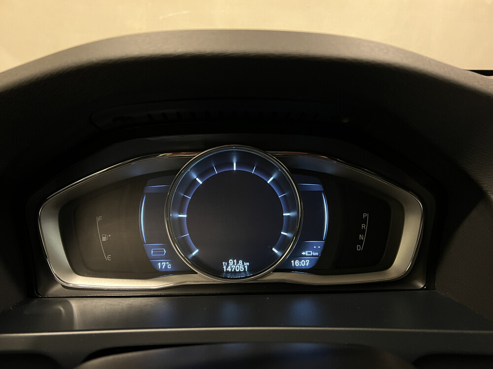 Volvo V60 D6 Twin Engine Momentum Plug-In Hybrid 220PS 2015 -Orig. NL-, GL-392-H.