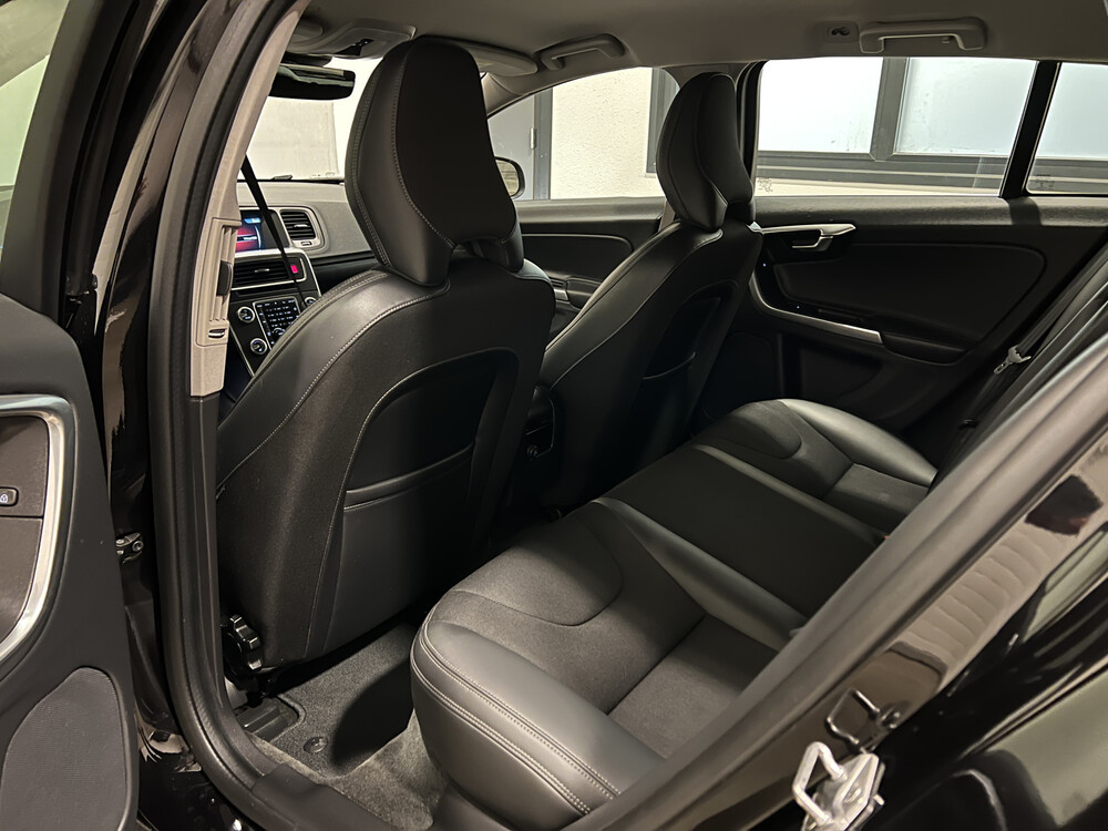 Volvo V60 D6 Twin Engine Momentum Plug-In Hybrid 220PS 2015 -Orig. NL-, GL-392-H.