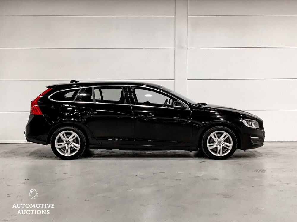 Volvo V60 D6 Twin Engine Momentum Plug-In Hybrid 220PS 2015 -Orig. NL-, GL-392-H.