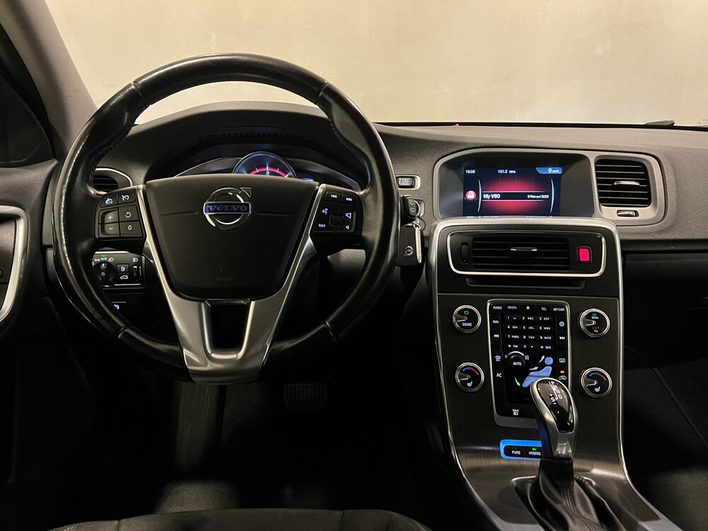 Volvo V60 D6 Twin Engine Momentum Plug-In Hybrid 220PS 2015 -Orig. NL-, GL-392-H.