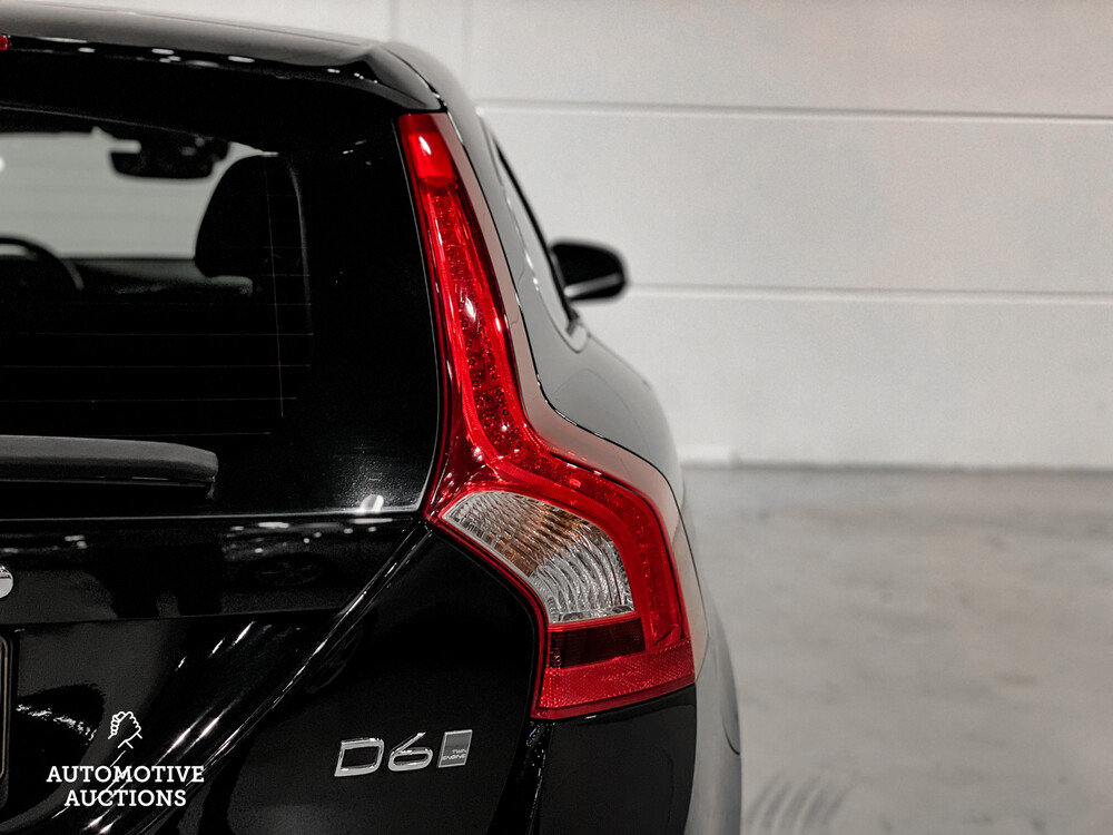 Volvo V60 D6 Twin Engine Momentum Plug-In Hybrid 220PS 2015 -Orig. NL-, GL-392-H.