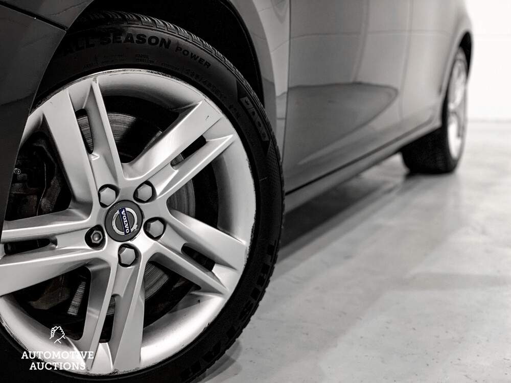 Volvo V60 D6 Twin Engine Momentum Plug-In Hybrid 220PS 2015 -Orig. NL-, GL-392-H.