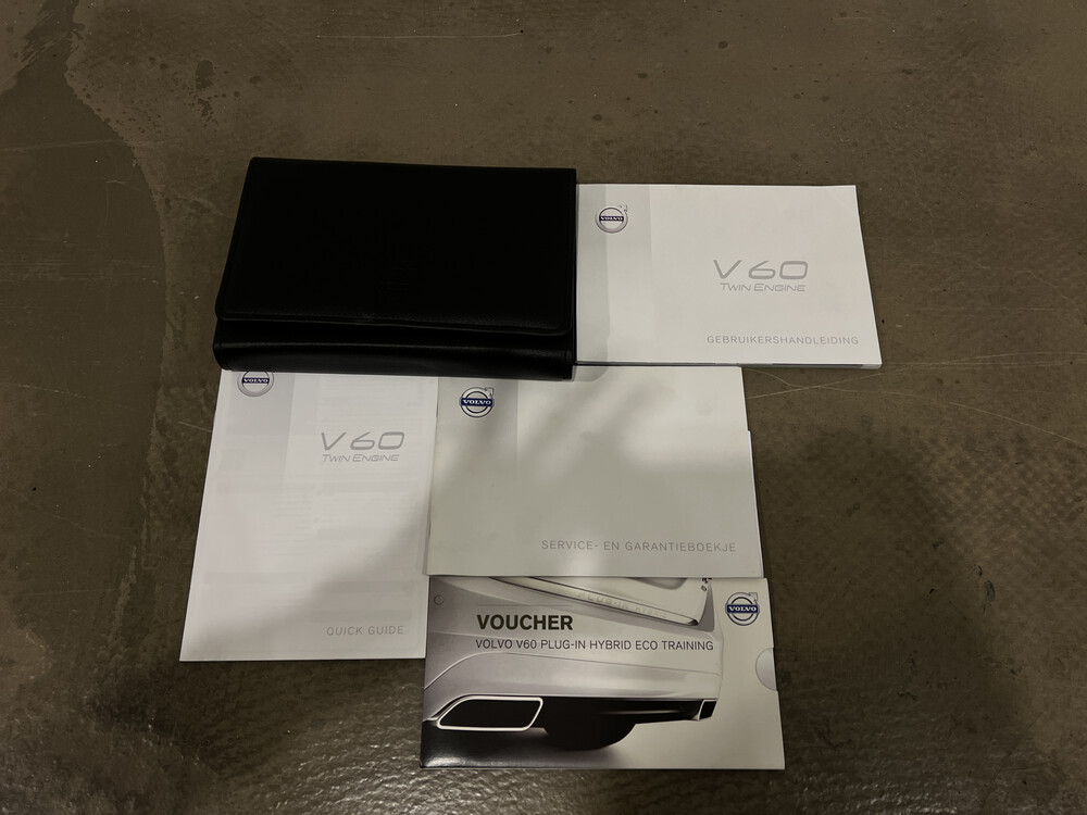 Volvo V60 D6 Twin Engine Momentum Plug-In Hybrid 220PS 2015 -Orig. NL-, GL-392-H.