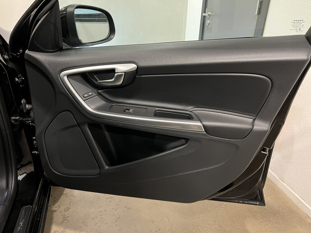 Volvo V60 D6 Twin Engine Momentum Plug-In Hybrid 220PS 2015 -Orig. NL-, GL-392-H.