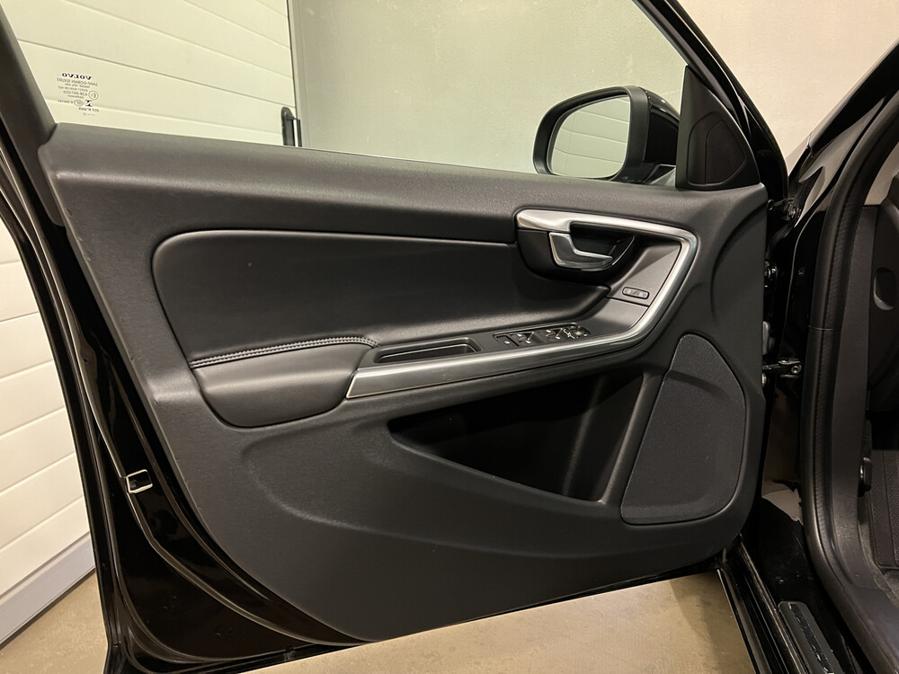 Volvo V60 D6 Twin Engine Momentum Plug-In Hybrid 220PS 2015 -Orig. NL-, GL-392-H.