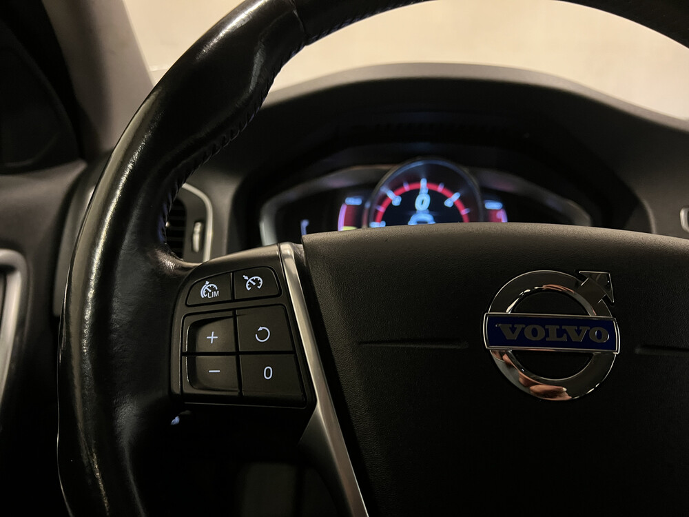 Volvo V60 D6 Twin Engine Momentum Plug-In Hybrid 220PS 2015 -Orig. NL-, GL-392-H.