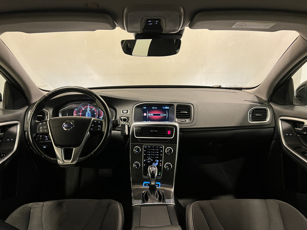 Volvo V60 D6 Twin Engine Momentum Plug-In Hybrid 220PS 2015 -Orig. NL-, GL-392-H.