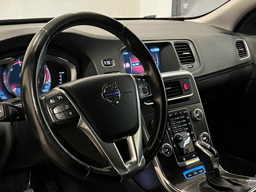 Volvo V60 D6 Twin Engine Momentum Plug-In Hybrid 220PS 2015 -Orig. NL-, GL-392-H.