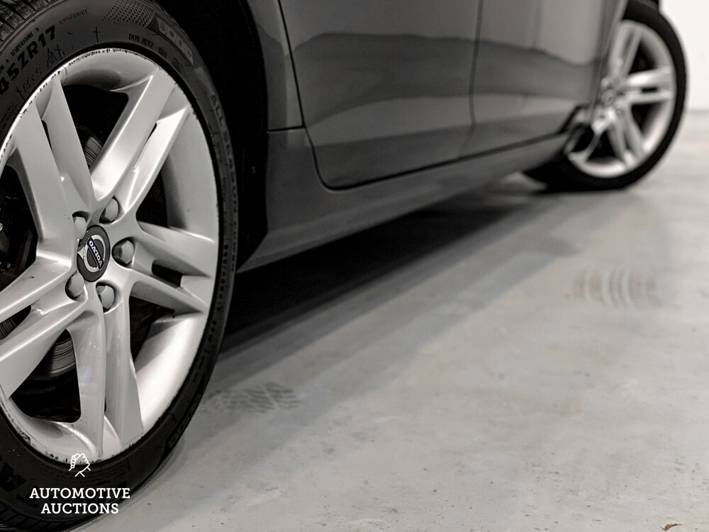 Volvo V60 D6 Twin Engine Momentum Plug-In Hybrid 220PS 2015 -Orig. NL-, GL-392-H.