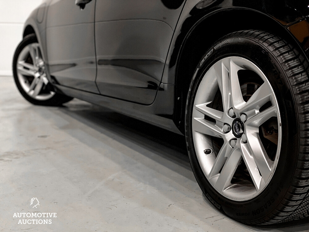 Volvo V60 D6 Twin Engine Momentum Plug-In Hybrid 220PS 2015 -Orig. NL-, GL-392-H.