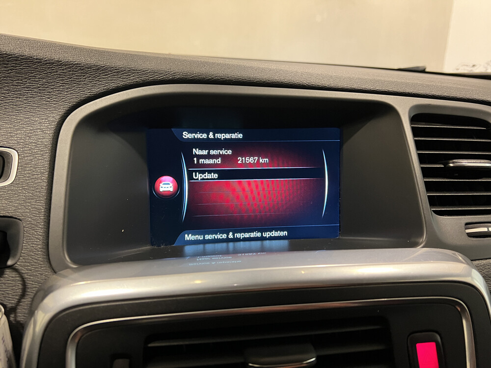 Volvo V60 D6 Twin Engine Momentum Plug-In Hybrid 220PS 2015 -Orig. NL-, GL-392-H.