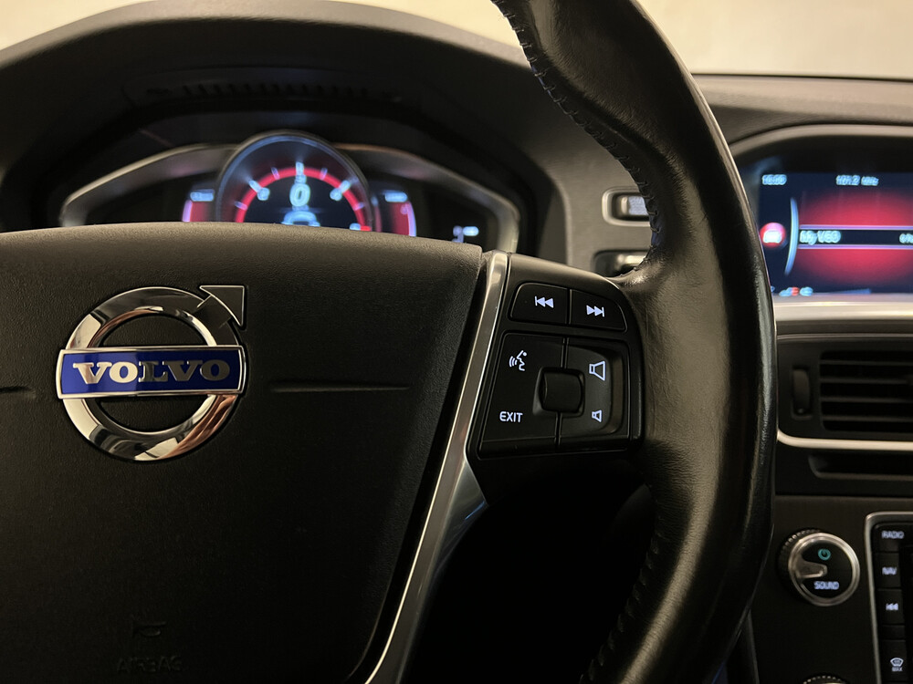 Volvo V60 D6 Twin Engine Momentum Plug-In Hybrid 220PS 2015 -Orig. NL-, GL-392-H.