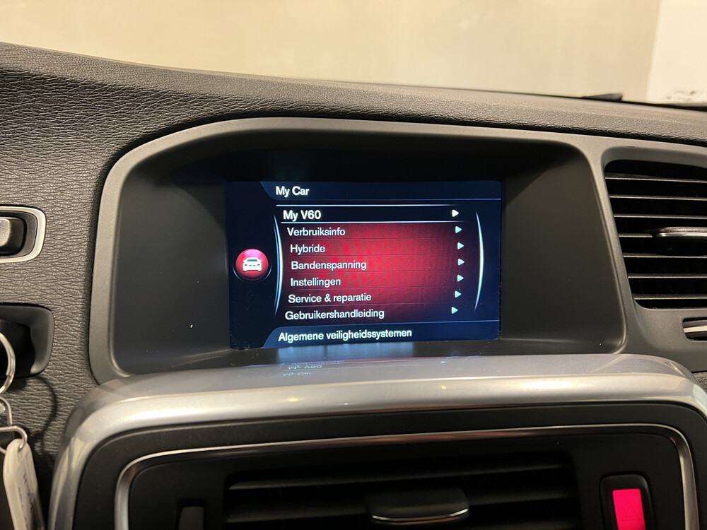 Volvo V60 D6 Twin Engine Momentum Plug-In Hybrid 220PS 2015 -Orig. NL-, GL-392-H.