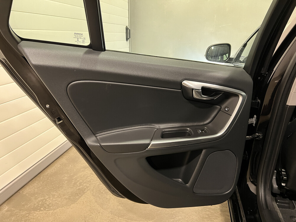 Volvo V60 D6 Twin Engine Momentum Plug-In Hybrid 220PS 2015 -Orig. NL-, GL-392-H.