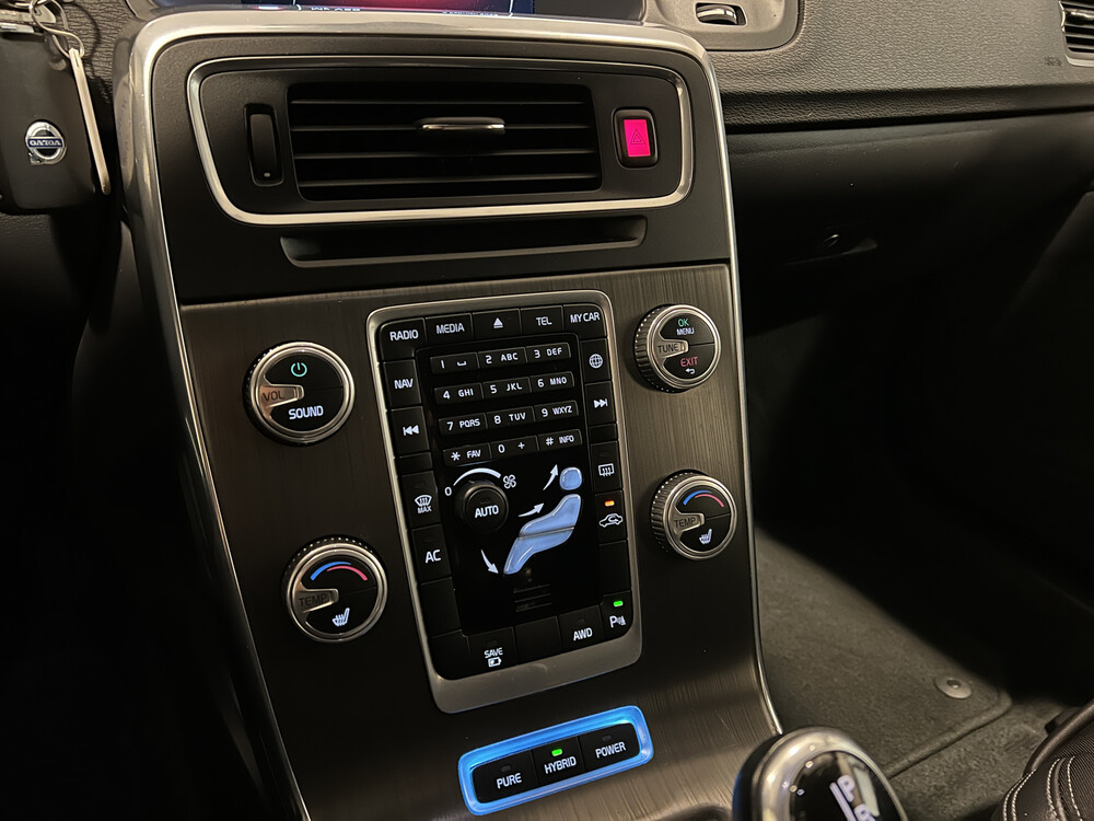 Volvo V60 D6 Twin Engine Momentum Plug-In Hybrid 220PS 2015 -Orig. NL-, GL-392-H.