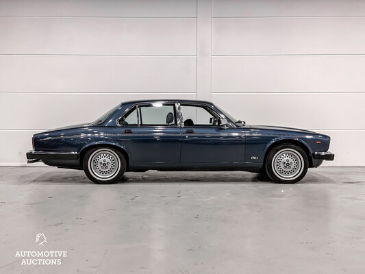 Daimler Double Six 6.0 V12 Series 3 264hp 1990, L-022-HD.