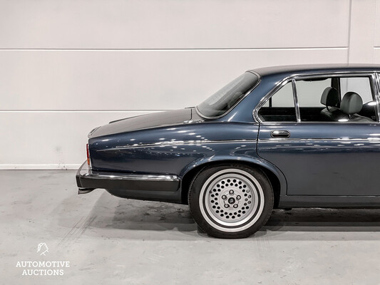 Daimler Double Six 6.0 V12 Series 3 264hp 1990, L-022-HD.