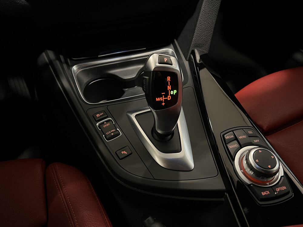 BMW 320i Executive Sportline 3-serie 184pk 2012, 15-XHT-3