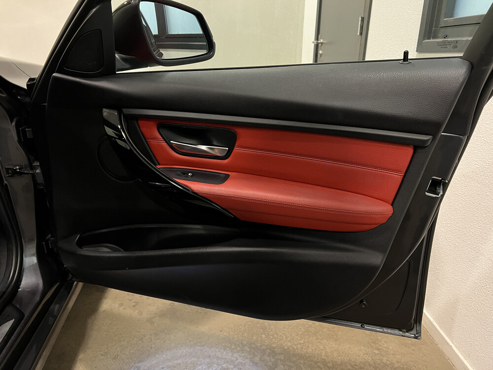 BMW 320i Executive Sportline 3-serie 184pk 2012, 15-XHT-3