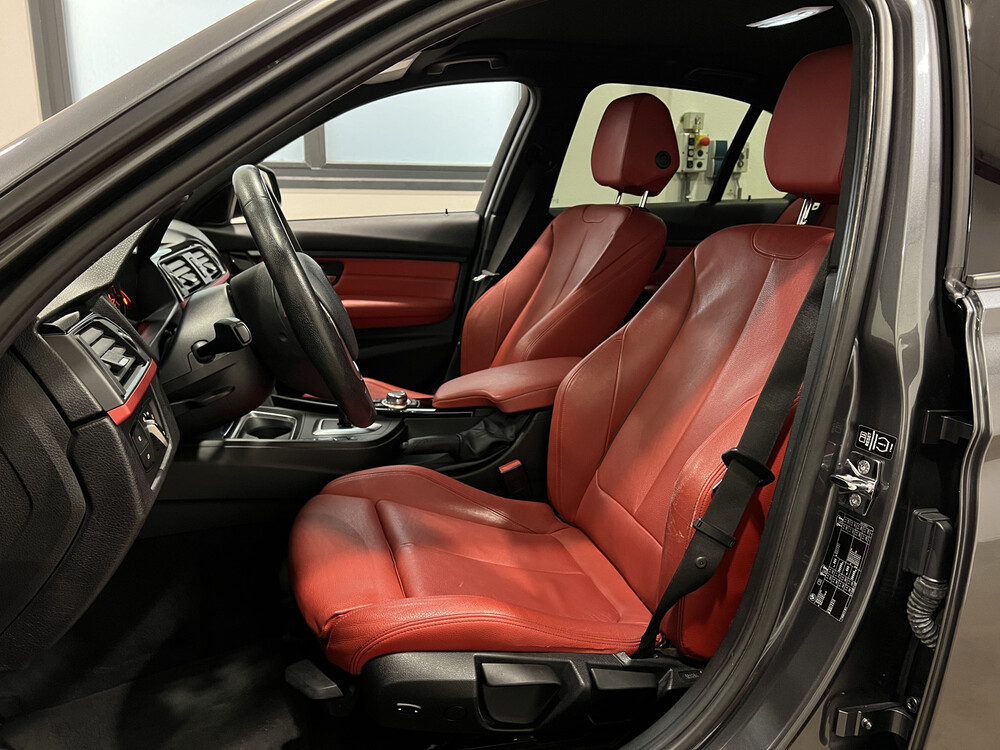 BMW 320i Executive Sportline 3-serie 184pk 2012, 15-XHT-3