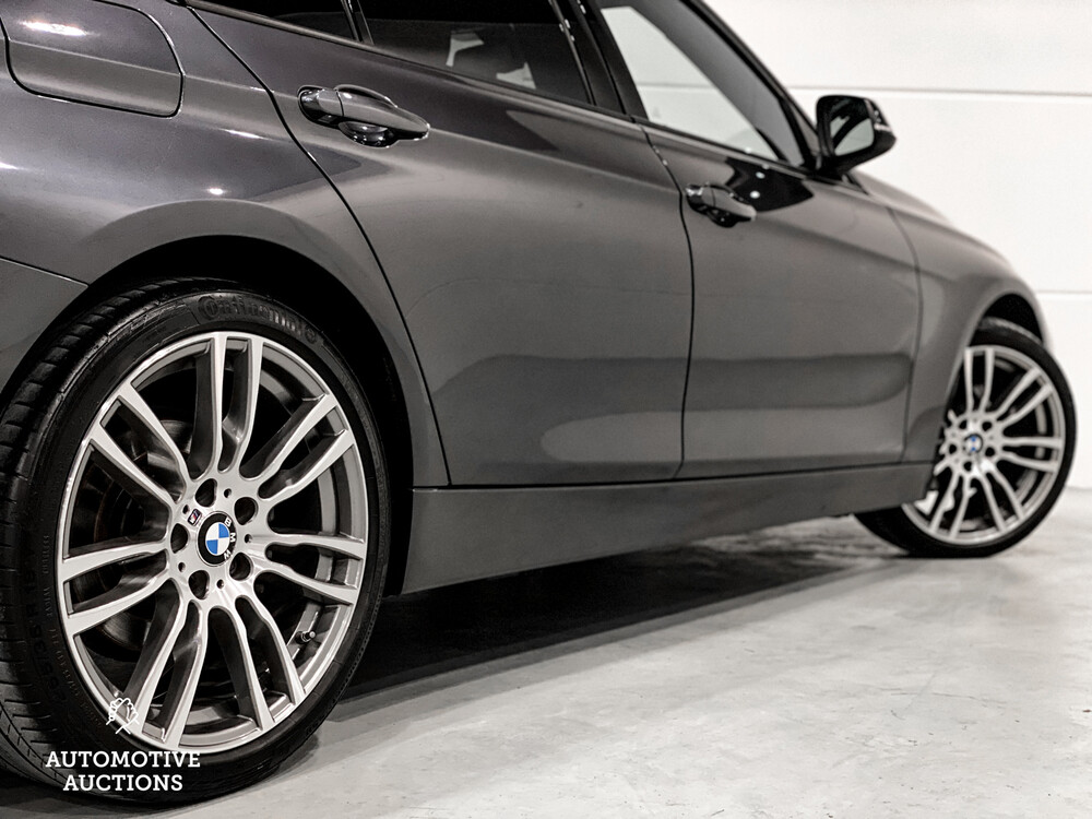 BMW 320i Executive Sportline 3-serie 184pk 2012, 15-XHT-3