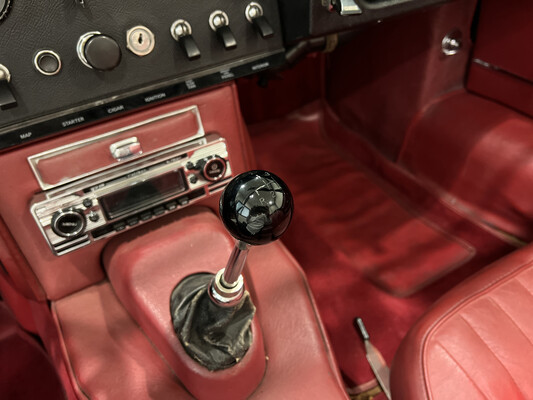 Jaguar E-Type Series 1 OTS 4.2 Six-in-Line Convertible 1967, DZ-73-87
