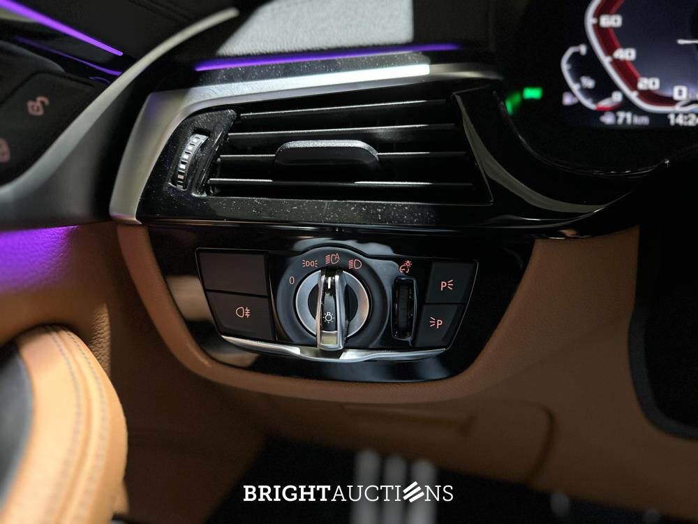 BMW M550i xDrive 4.4 V8 High Executive M-Sport 530pk 2020 5-serie G30, L-618-KL