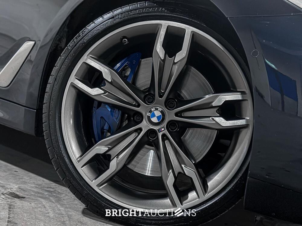 BMW M550i xDrive 4.4 V8 High Executive M-Sport 530pk 2020 5-serie G30, L-618-KL