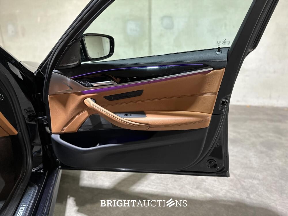 BMW M550i xDrive 4.4 V8 High Executive M-Sport 530pk 2020 5-serie G30, L-618-KL