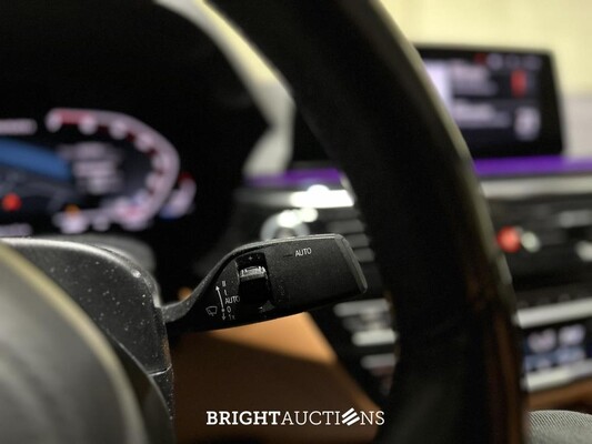 BMW M550i xDrive 4.4 V8 High Executive M-Sport 530pk 2020 5-serie G30, L-618-KL