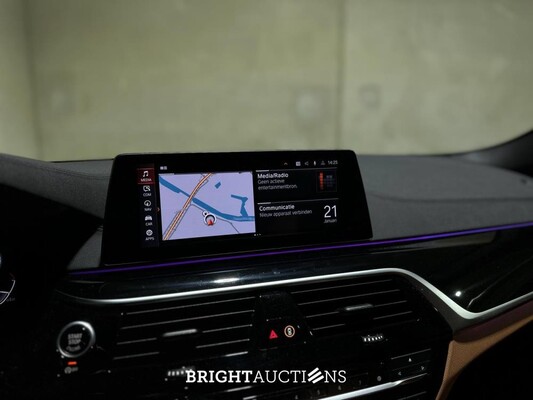 BMW M550i xDrive 4.4 V8 High Executive M-Sport 530pk 2020 5-serie G30, L-618-KL