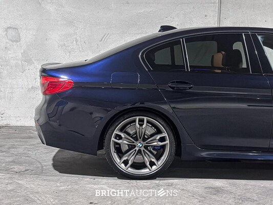 BMW M550i xDrive 4.4 V8 High Executive M-Sport 530pk 2020 5-serie G30, L-618-KL