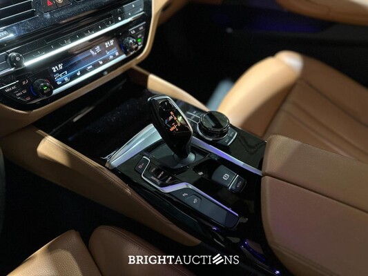 BMW M550i xDrive 4.4 V8 High Executive M-Sport 530pk 2020 5-serie G30, L-618-KL