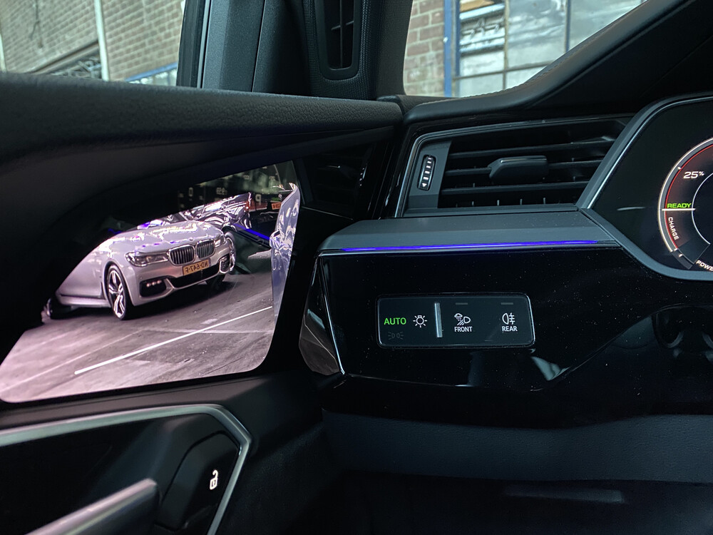 Audi e-tron EDITION ONE 55 Quattro Advanced 95 kWh 215PS 2018 -Orig NL-, XH-842-D