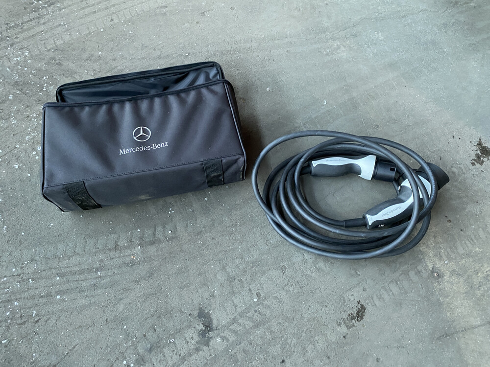 Mercedes-Benz EQB300 AMG 4Matic 228PS 2022 -Herstellergarantie-