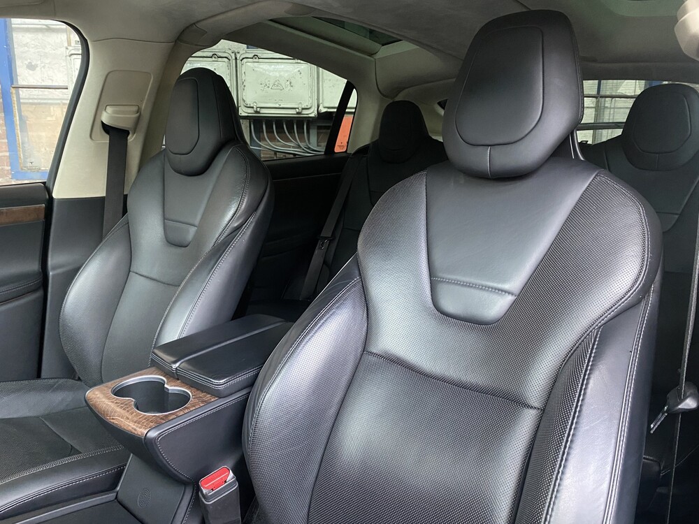 Tesla Model X 90D Base 420hp 2017 7-Personen