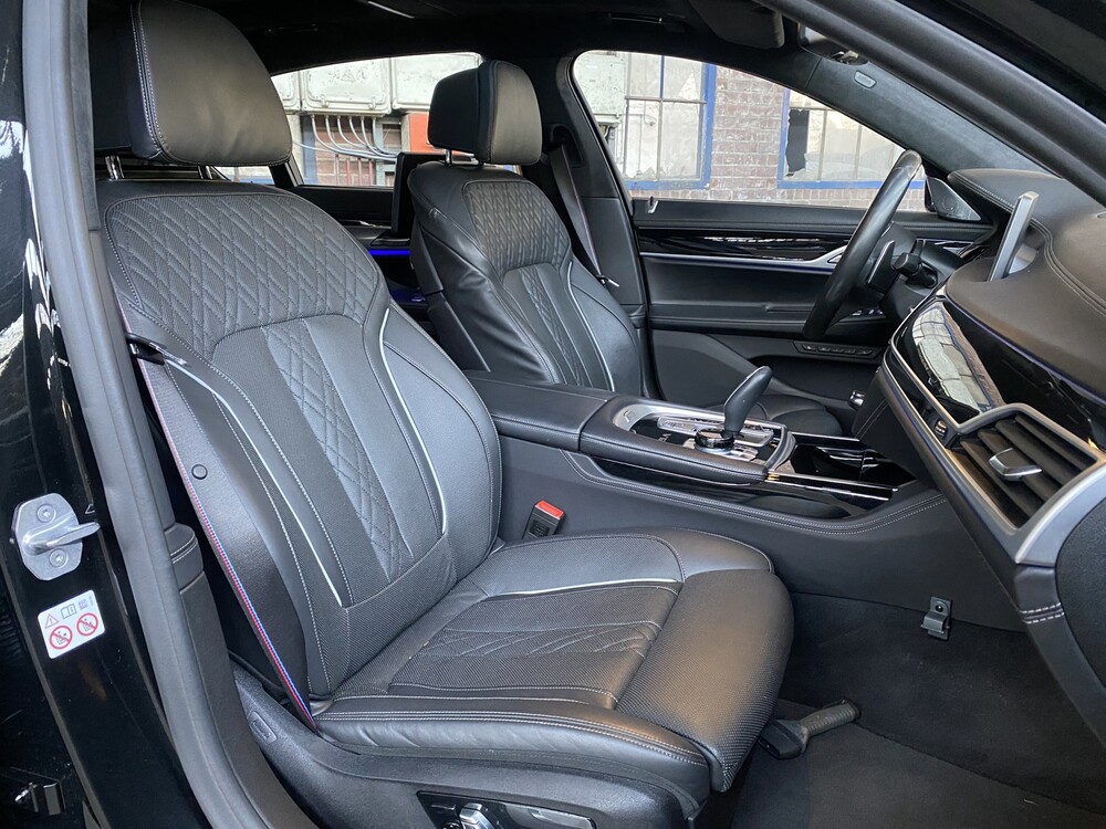 BMW M760Li xDrive HE 6.6 V12 585PS 2019 7er -Orig. NL-, XT-649-P