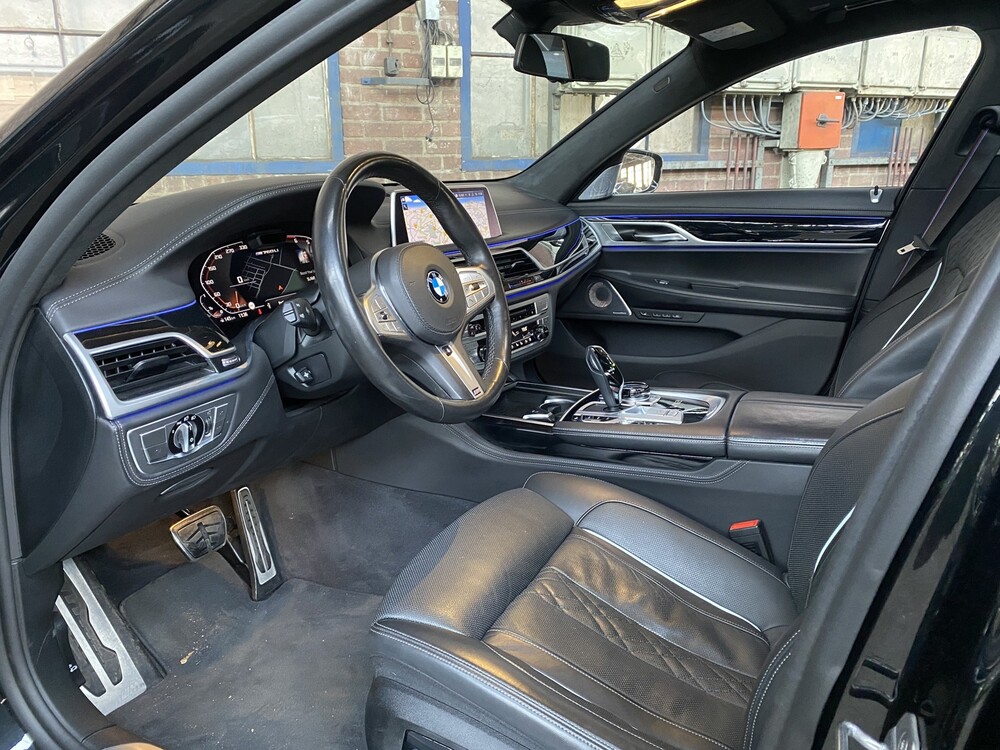 BMW M760Li xDrive HE 6.6 V12 585PS 2019 7er -Orig. NL-, XT-649-P