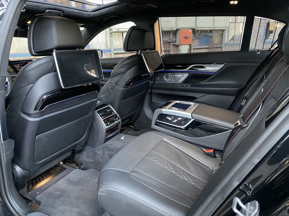 BMW M760Li xDrive HE 6.6 V12 585PS 2019 7er -Orig. NL-, XT-649-P