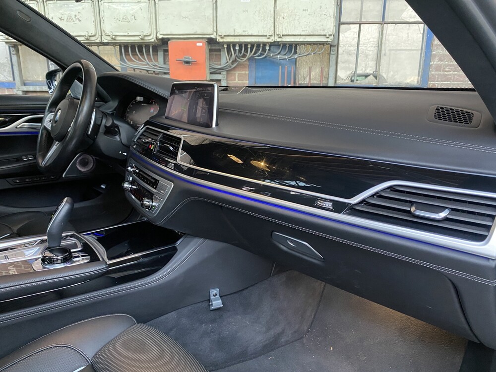 BMW M760Li xDrive HE 6.6 V12 585PS 2019 7er -Orig. NL-, XT-649-P