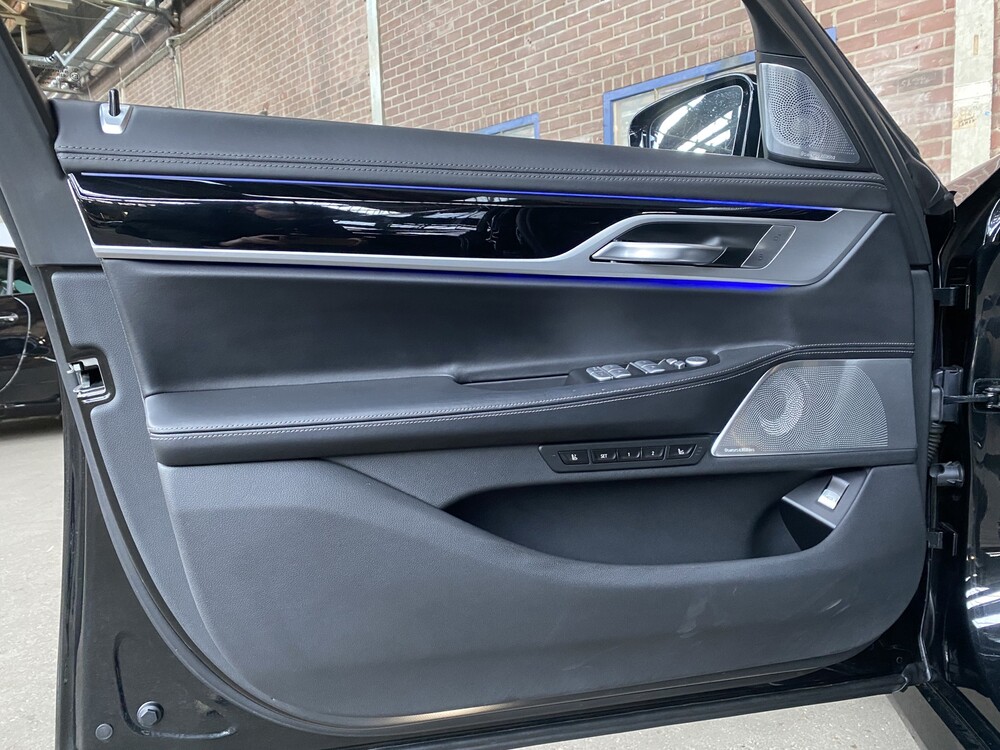 BMW M760Li xDrive HE 6.6 V12 585PS 2019 7er -Orig. NL-, XT-649-P