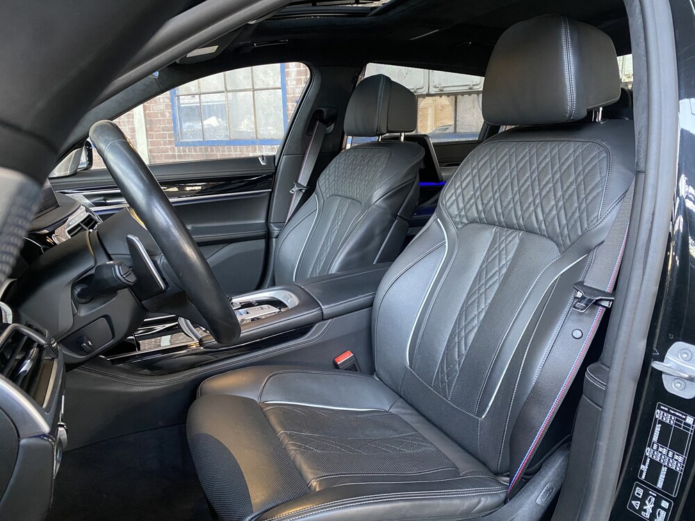 BMW M760Li xDrive HE 6.6 V12 585PS 2019 7er -Orig. NL-, XT-649-P