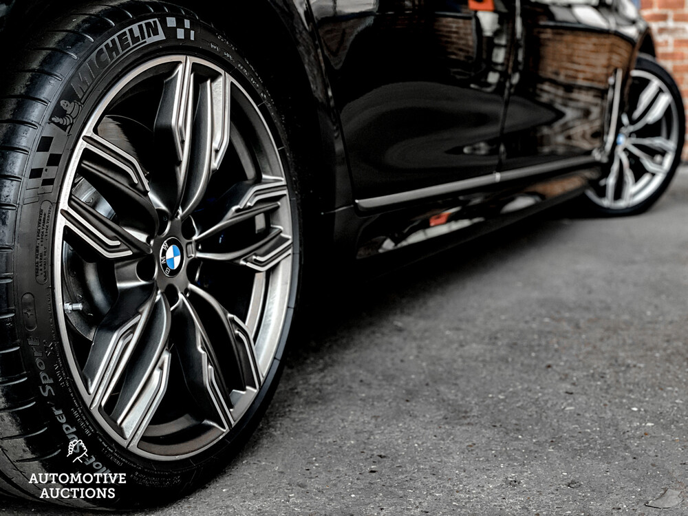 BMW M760Li xDrive HE 6.6 V12 585PS 2019 7er -Orig. NL-, XT-649-P