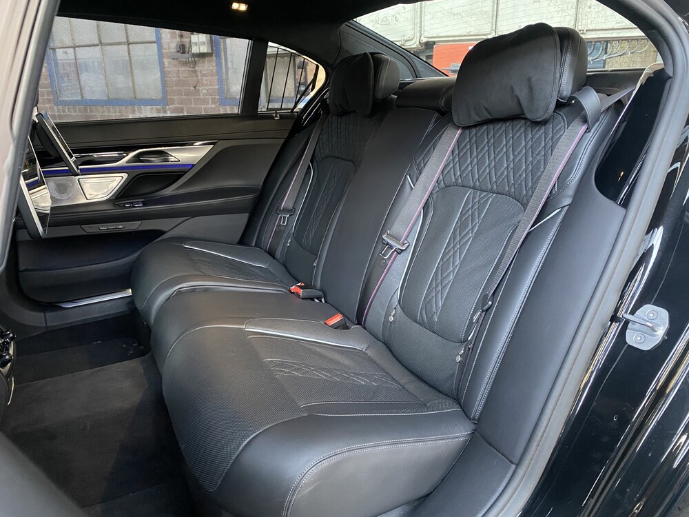 BMW M760Li xDrive HE 6.6 V12 585PS 2019 7er -Orig. NL-, XT-649-P