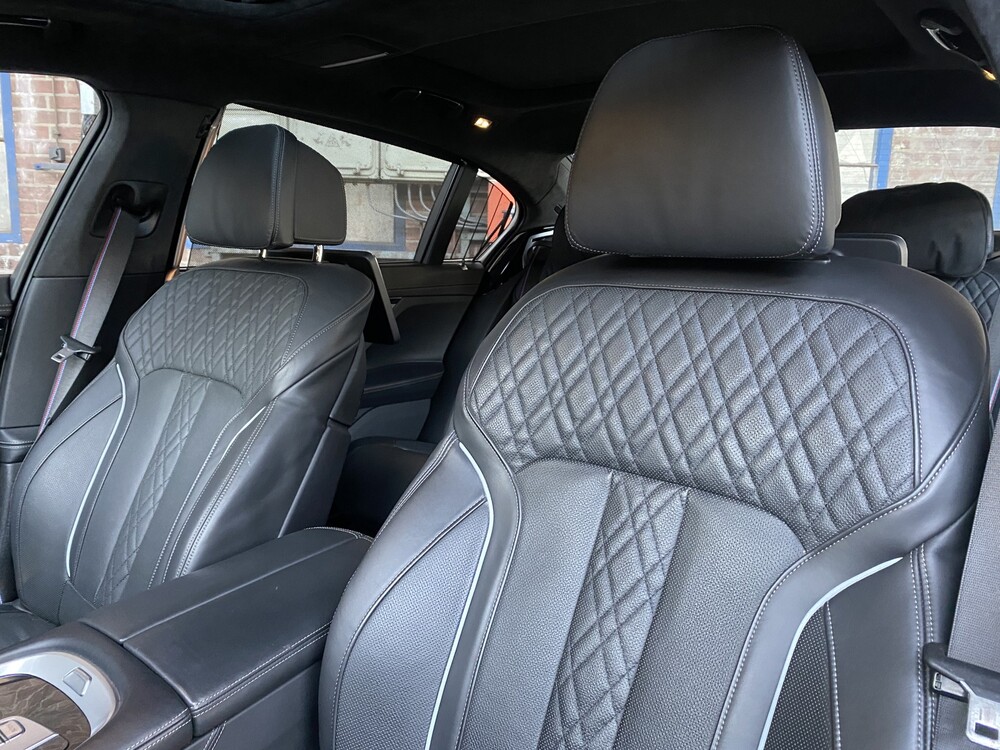 BMW M760Li xDrive HE 6.6 V12 585PS 2019 7er -Orig. NL-, XT-649-P