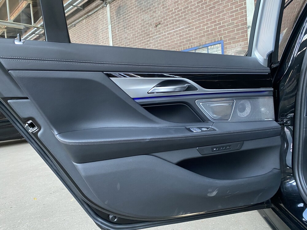 BMW M760Li xDrive HE 6.6 V12 585PS 2019 7er -Orig. NL-, XT-649-P
