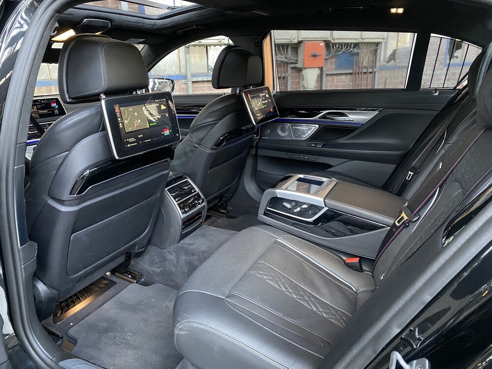 BMW M760Li xDrive HE 6.6 V12 585PS 2019 7er -Orig. NL-, XT-649-P